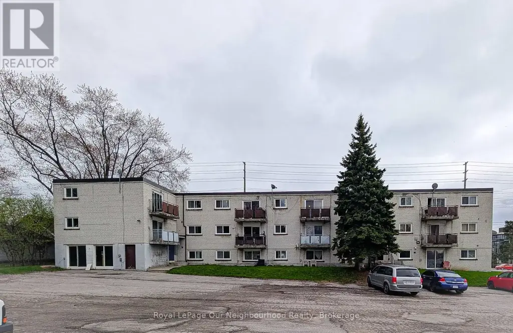 108 Victoria Street W, Whitby (Port Whitby)